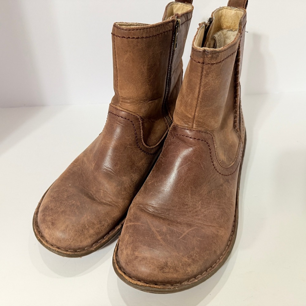 UGG Neevah Boots Ankle Length Leather Sheepskin Lining Brown Womens 10